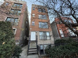 2729 W Congress Pkwy in Chicago, IL - Building Photo