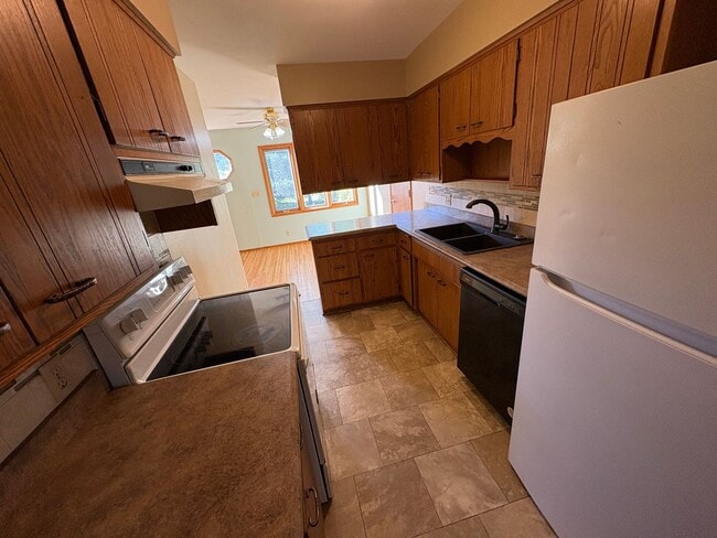 1306 3rd Ave NE in Watertown, SD - Building Photo - Building Photo