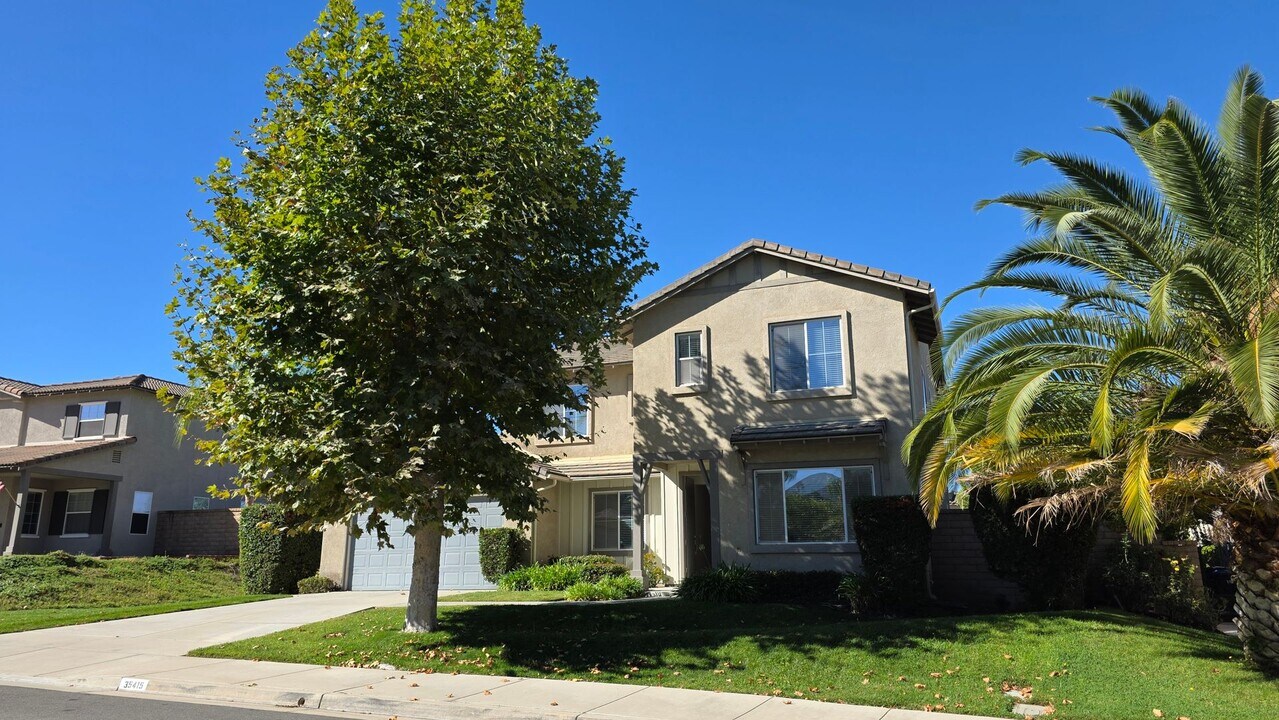 35415 Daffodil Cir in Winchester, CA - Building Photo