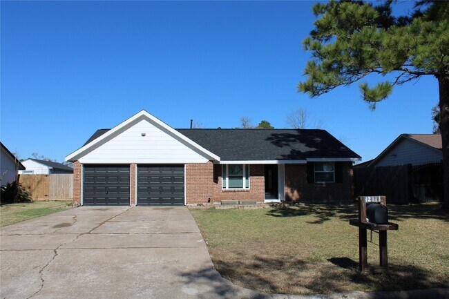 12111 Wood Forest Dr in Houston, TX - Building Photo - Building Photo