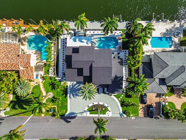 property at 516 Royal Plaza Dr