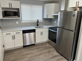 30 Henderson Dr, Unit 5 in East Hartford, CT - Building Photo