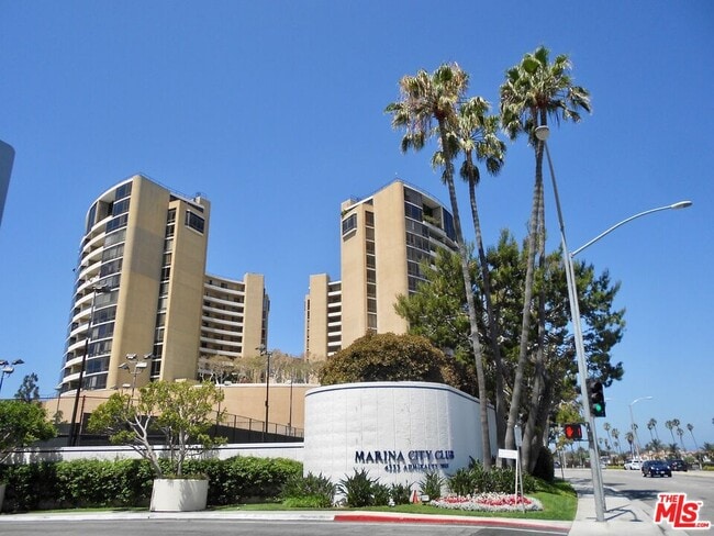 4316 Marina City Dr in Marina Del Rey, CA - Building Photo - Building Photo