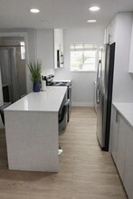 3915 N Meridian Ave, Unit 203 in Miami Beach, FL - Building Photo - Building Photo