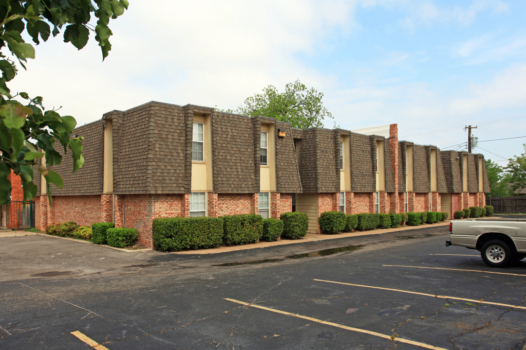 Charleston Apartments in Oklahoma City, OK - Building Photo