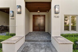 7530 SW 56th Ct in Miami, FL - Building Photo - Building Photo