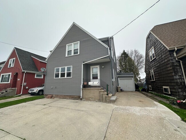 property at 1913 Madison St