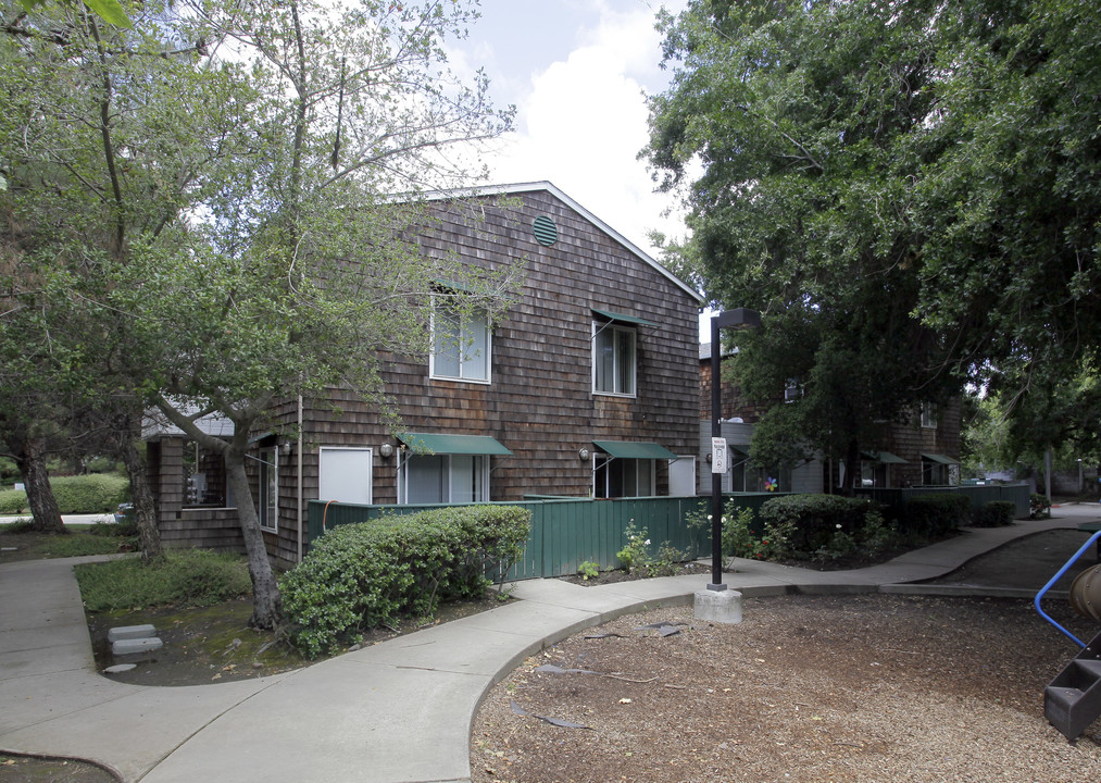 Mosaic Gardens at Holly Courts in West Sacramento, CA - Building Photo