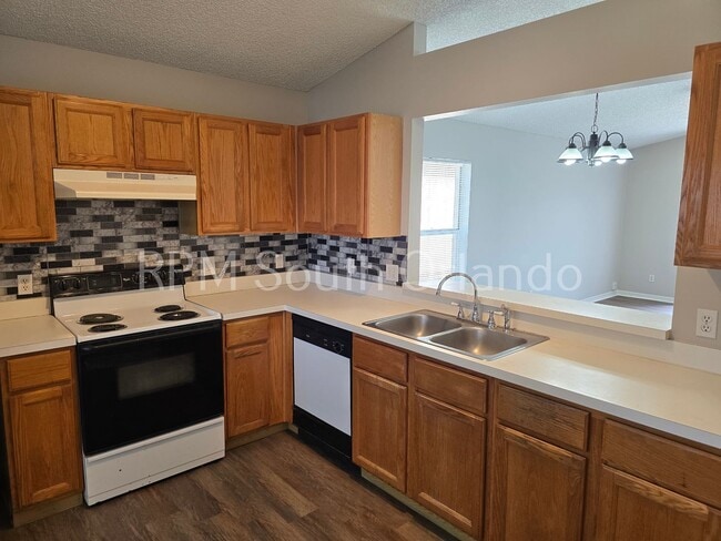 1001 Little Creek Rd in Orlando, FL - Foto de edificio - Building Photo
