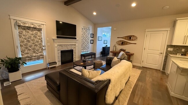 7908 Gate Creek Dr in Anchorage, AK - Building Photo - Building Photo