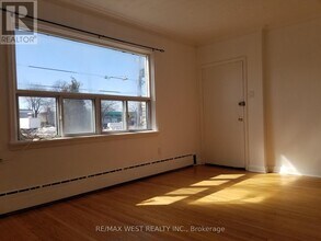 2077 Kipling Ave in Toronto, ON - Building Photo - Building Photo