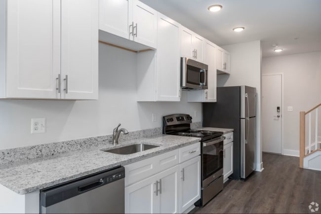 319 W Franklin St in Baltimore, MD - Foto de edificio - Building Photo