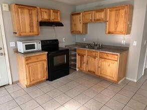 104 1st Ave NE in Dodge Center, MN - Foto de edificio - Building Photo