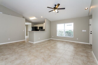 7405 Oxford Garden Cir in Apollo Beach, FL - Foto de edificio - Building Photo