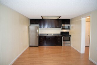 2421 Madison St in Clarksville, TN - Foto de edificio - Building Photo