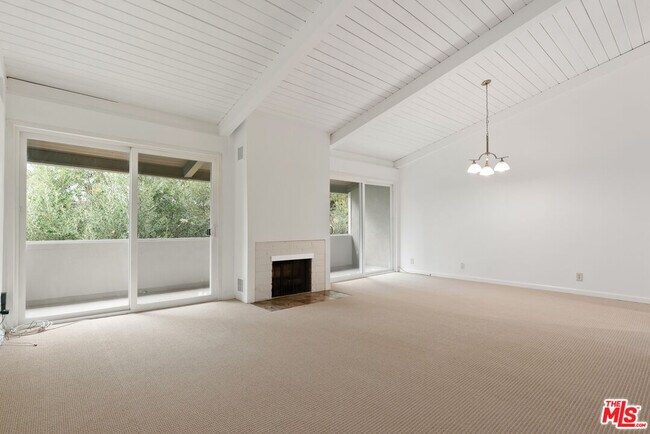 6315 Green Valley Cir in Culver City, CA - Building Photo - Building Photo