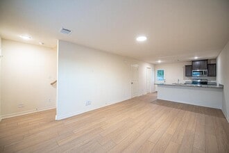 102 E Fawn St in Caldwell, TX - Building Photo - Building Photo