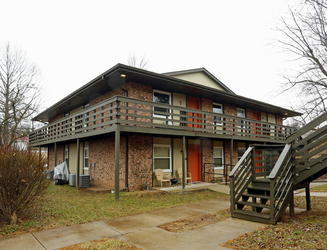 Pine Tree Apartments in Nixa, MO - Building Photo - Building Photo