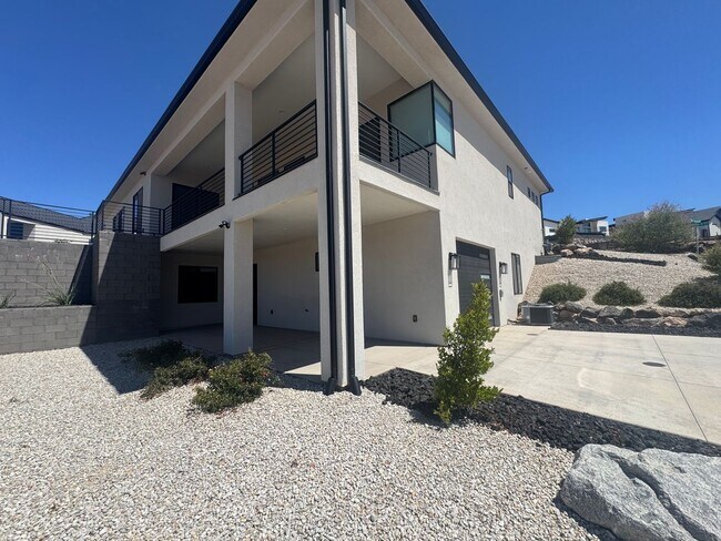 991 Grand Heights Dr in Saint George, UT - Building Photo - Building Photo