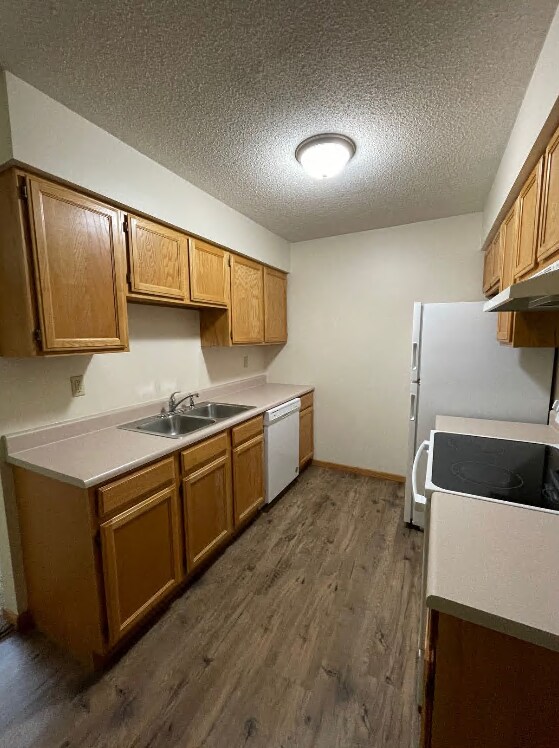 341 Twin Oak Dr in Altoona, WI - Building Photo - Building Photo
