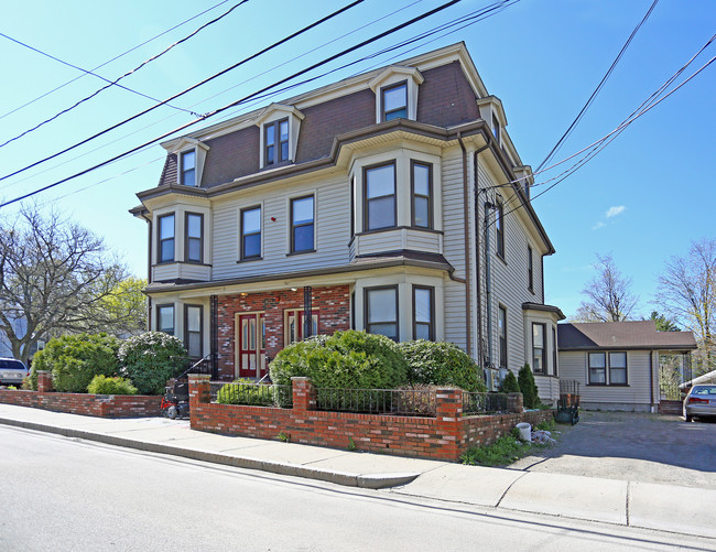 Walnut House in Waltham, MA - Building Photo - Building Photo