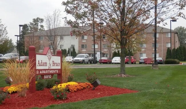 5910 Hessen Cassel Rd in Fort Wayne, IN - Building Photo - Building Photo