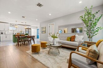 4235 Folsom St, Unit B in Los Angeles, CA - Building Photo - Building Photo