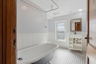 751 Holmes Rd in Ypsilanti, MI - Building Photo - Building Photo