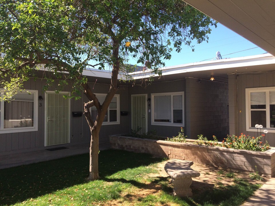Coronado Mid-Mod 8 Unit in Phoenix, AZ - Building Photo