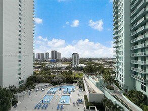 1800 N Bayshore Dr, Unit 1810 in Miami, FL - Building Photo - Building Photo