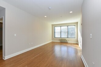 100 Marshall St in Hoboken, NJ - Building Photo - Building Photo