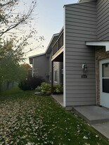 4488 Cinnamon Ridge Trl, Unit B in Eagan, MN - Building Photo