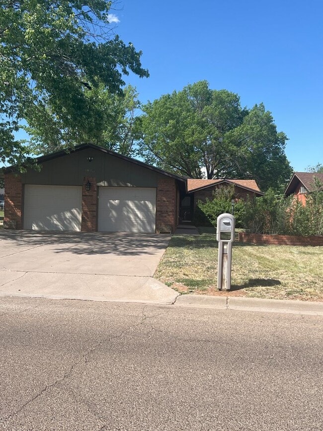 property at 1800 Colonial Pkwy