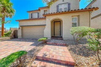 708 Point Bluff St in Henderson, NV - Building Photo - Building Photo