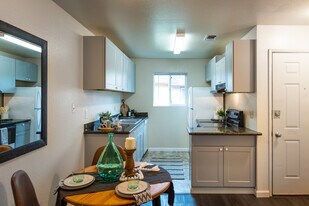 Walnut Apts ONE MONTH FREE RENT!