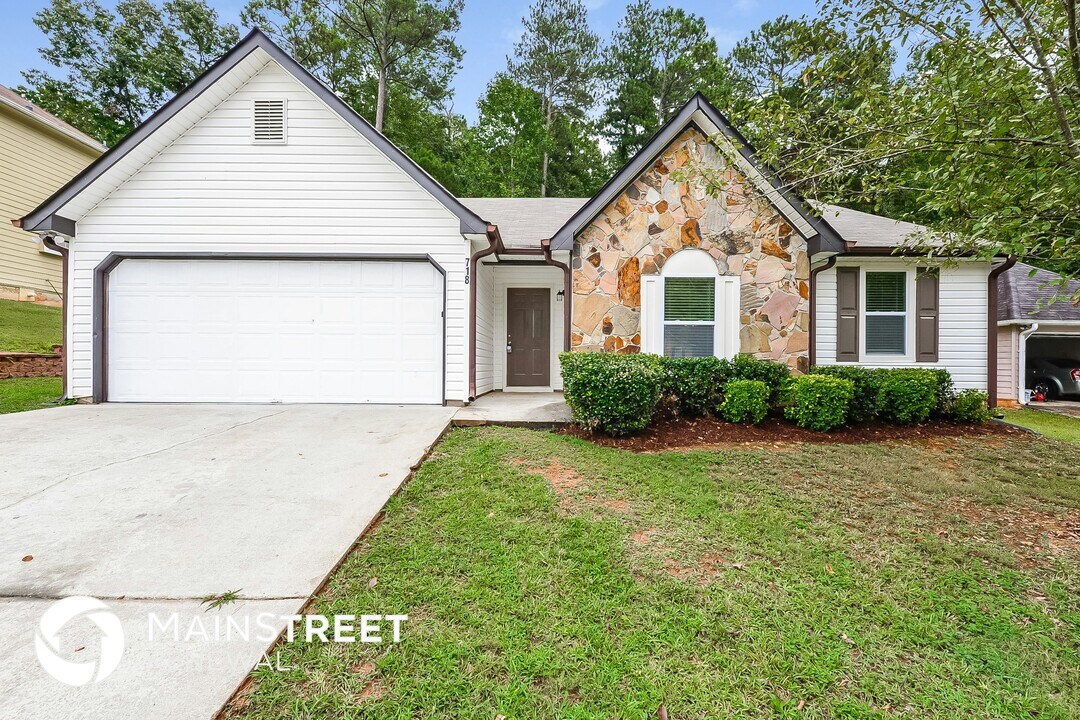 718 Fair Harbor Dr in Lithonia, GA - Building Photo