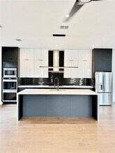 4260 Rosewood Ave in Dallas, TX - Building Photo - Building Photo