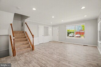 3648 McDowell Ct in Dumfries, VA - Foto de edificio - Building Photo