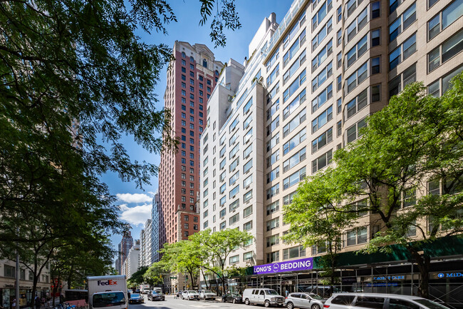 Trafalgar House in New York, NY - Foto de edificio - Building Photo