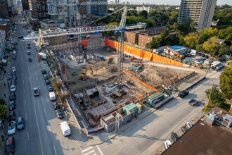 2444 Yonge St in Toronto, ON - Building Photo - Building Photo