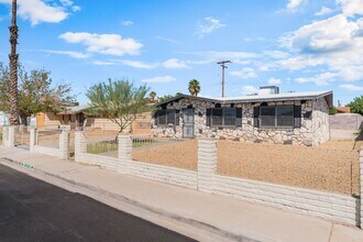 700 Van Ert Ave in North Las Vegas, NV - Building Photo - Building Photo