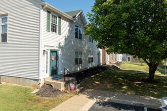 Johnson Green in Louisville, KY - Building Photo - Building Photo