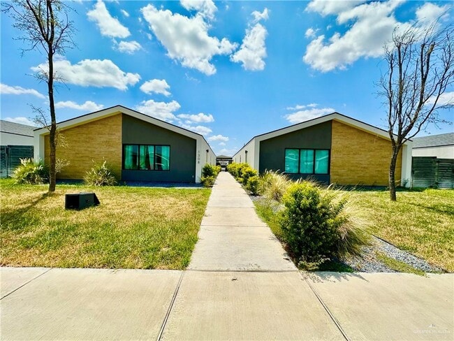 1308 E Iris Ave