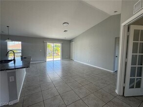 3803 NE 9th Pl in Cape Coral, FL - Building Photo - Building Photo