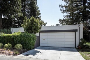 2439 Sharon Oaks Dr in Menlo Park, CA - Building Photo