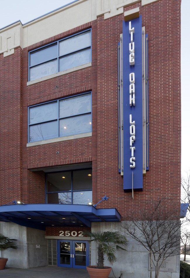 Live Oaks Loft in Dallas, TX - Foto de edificio - Building Photo