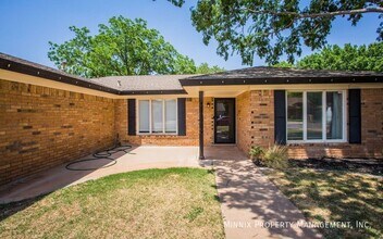 5712 63rd St in Lubbock, TX - Foto de edificio - Building Photo