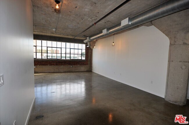 691 Mill St in Los Angeles, CA - Building Photo - Building Photo