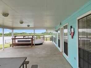 779 Cr 257 in Matagorda, TX - Foto de edificio - Building Photo