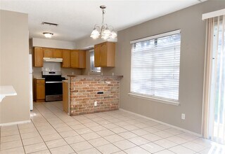 7208 Creekside Dr in Austin, TX - Building Photo - Building Photo